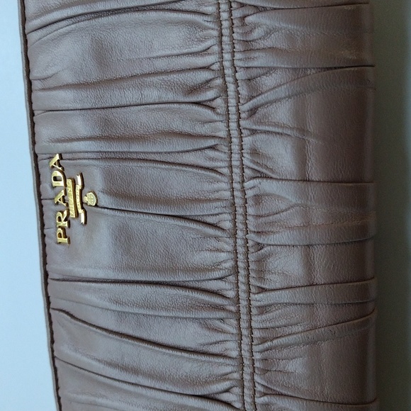 Prada beige Nappa gaufre leather long wallet - Picture 2 of 12